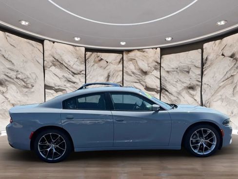 Used 2022 Dodge Charger SXT w/ Plus Group RWD image 7