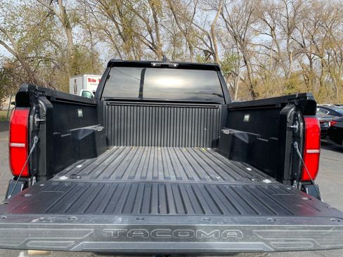 Used 2025 Toyota Tacoma TRD Off-Road image 30