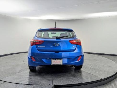 Used 2017 Hyundai Elantra GT image 3