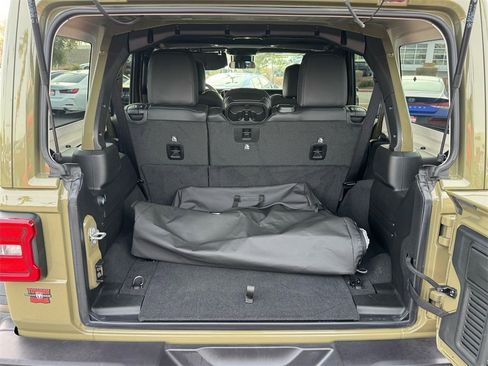 Used 2025 Jeep Wrangler Unlimited Rubicon image 18