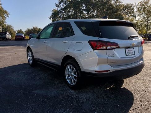 Used 2022 Chevrolet Equinox LS w/ LS Convenience Package image 6