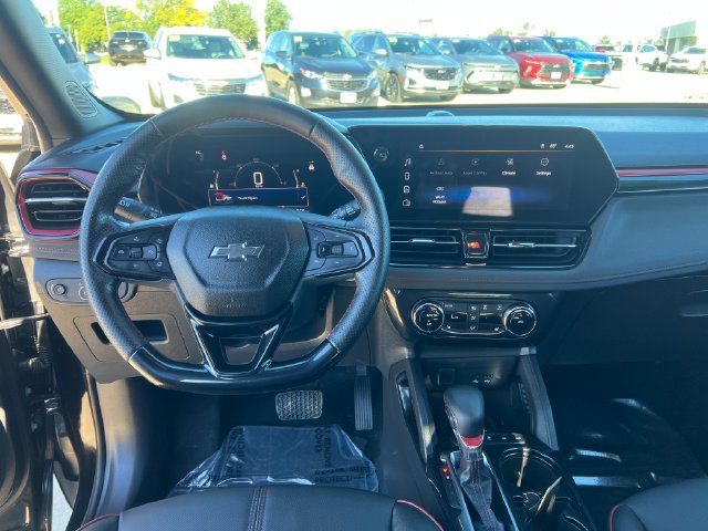 Used 2025 Chevrolet TrailBlazer RS w/ Convenience Package AWD/4WD image 19