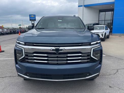 New 2025 Chevrolet Suburban Premier image 8