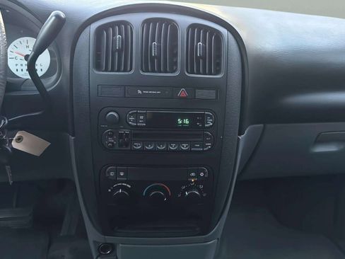 Used 2005 Dodge Grand Caravan SE image 31