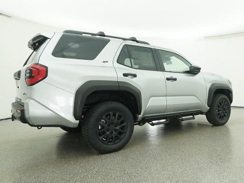 New 2026 Toyota 4Runner SR5 AWD/4WD image 17