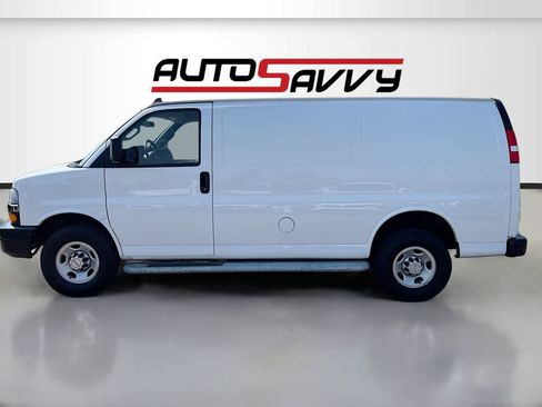 Used 2024 Chevrolet Express 2500 w/ Driver Convenience Package RWD image 4