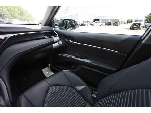Used 2023 Toyota Camry SE w/ Convenience Package FWD image 9