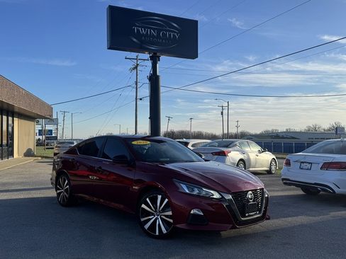 Used 2020 Nissan Altima 2.5 SR w/ Premium Package image 1