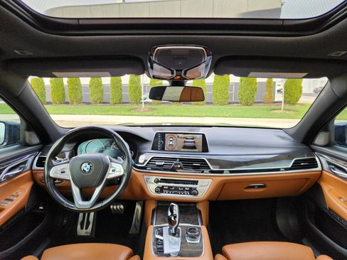 Used 2017 BMW 750i xDrive image 7