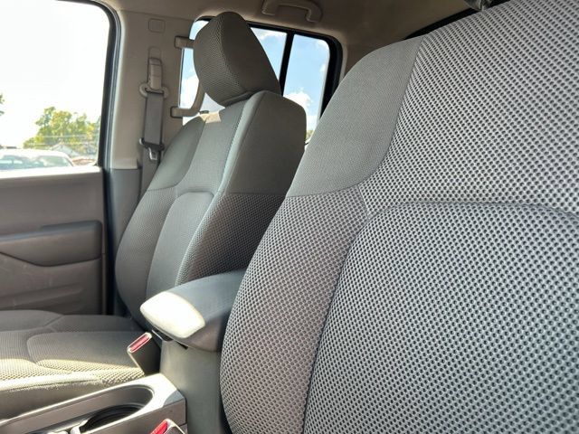 Used 2015 Nissan Frontier SV w/ SV Value Truck Package RWD image 30