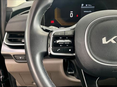 Used 2025 Kia Carnival FWD image 23