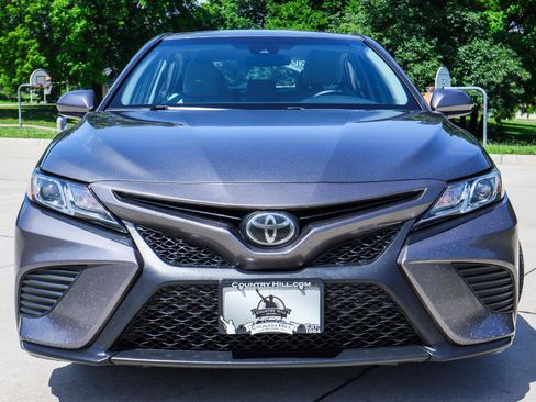 Used 2018 Toyota Camry SE FWD image 16