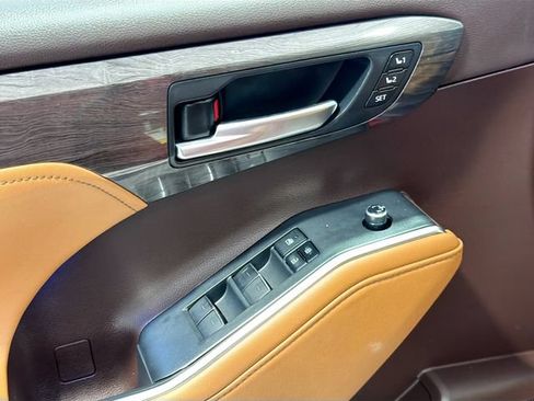Used 2020 Toyota Highlander Platinum AWD/4WD image 18