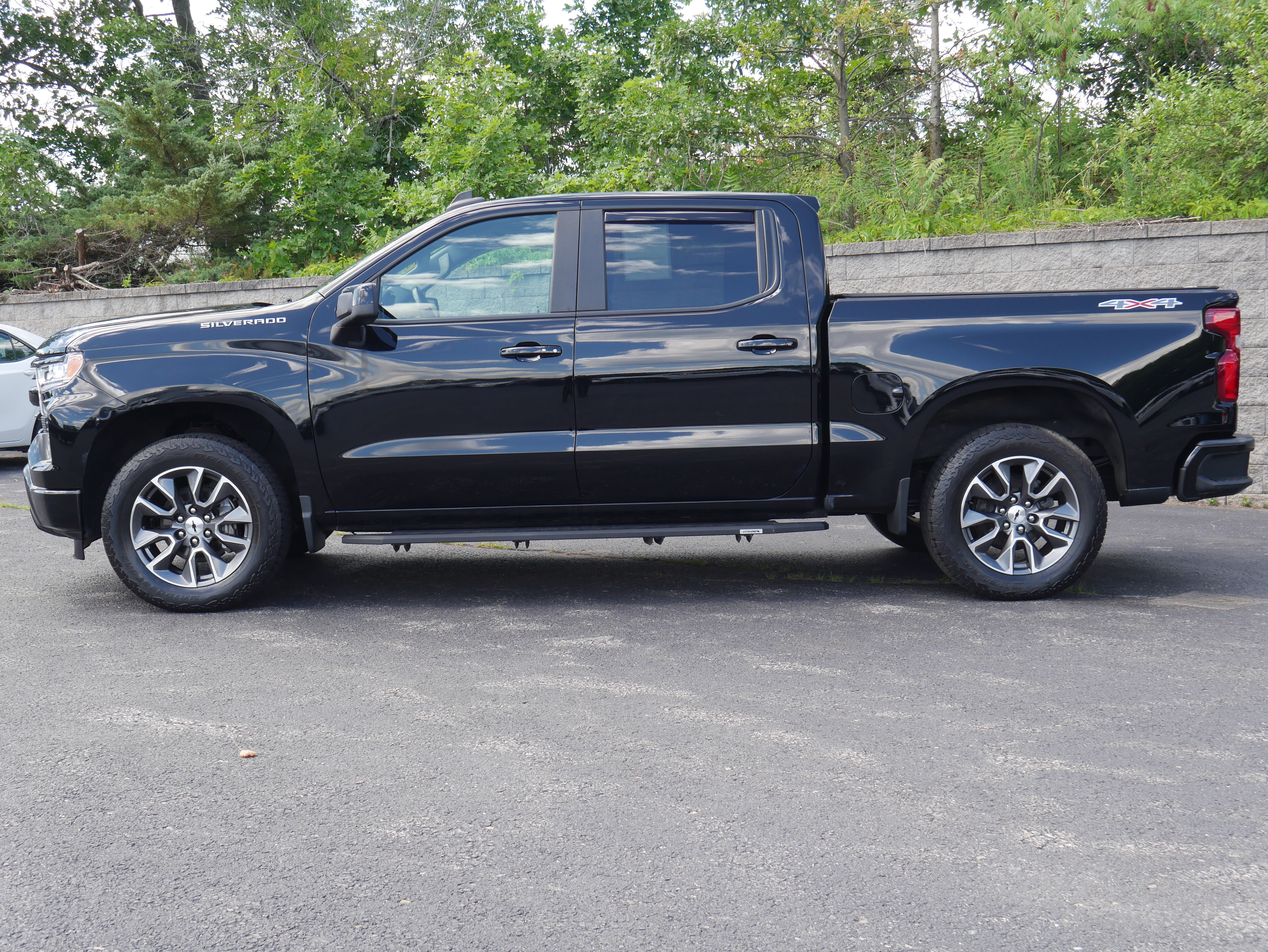 Certified 2022 Chevrolet Silverado 1500 RST w/ Convenience Package II AWD/4WD image 3