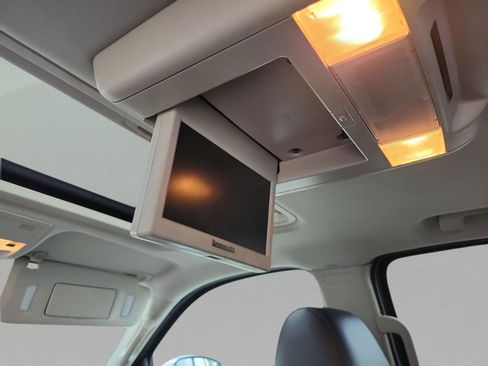 Used 2013 Chevrolet Avalanche LTZ image 30