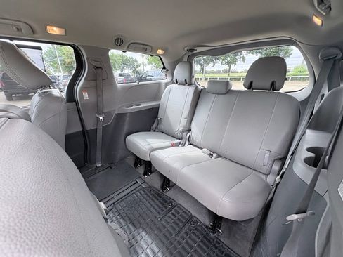 Used 2015 Toyota Sienna LE FWD image 8