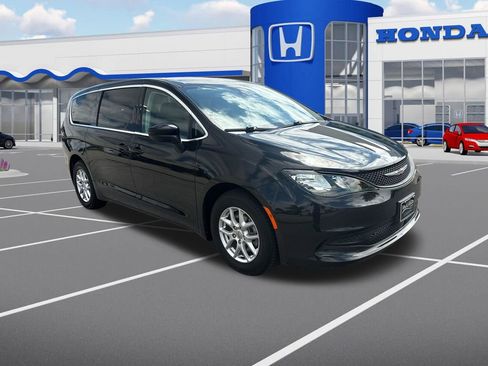 Used 2023 Chrysler Voyager LX FWD image 1