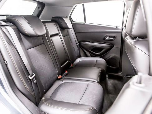 Used 2022 Chevrolet Trax LT w/ LT Convenience Package FWD image 35