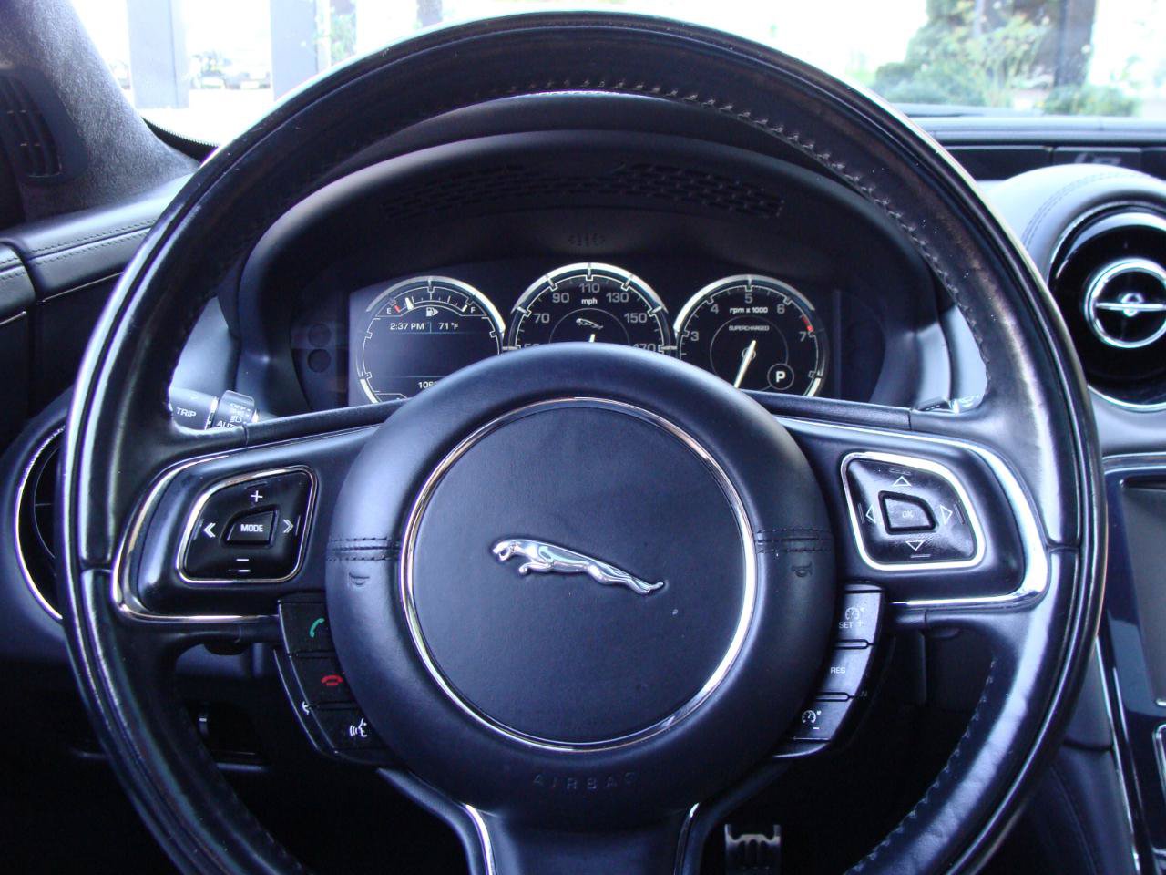 Used 2014 Jaguar XJ R RWD image 15
