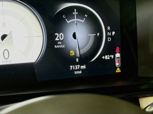 Used 2025 Rolls-Royce Cullinan AWD/4WD image 18