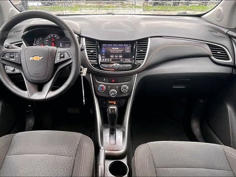 Used 2022 Chevrolet Trax LS w/ Tint and Cruise Package FWD image 7