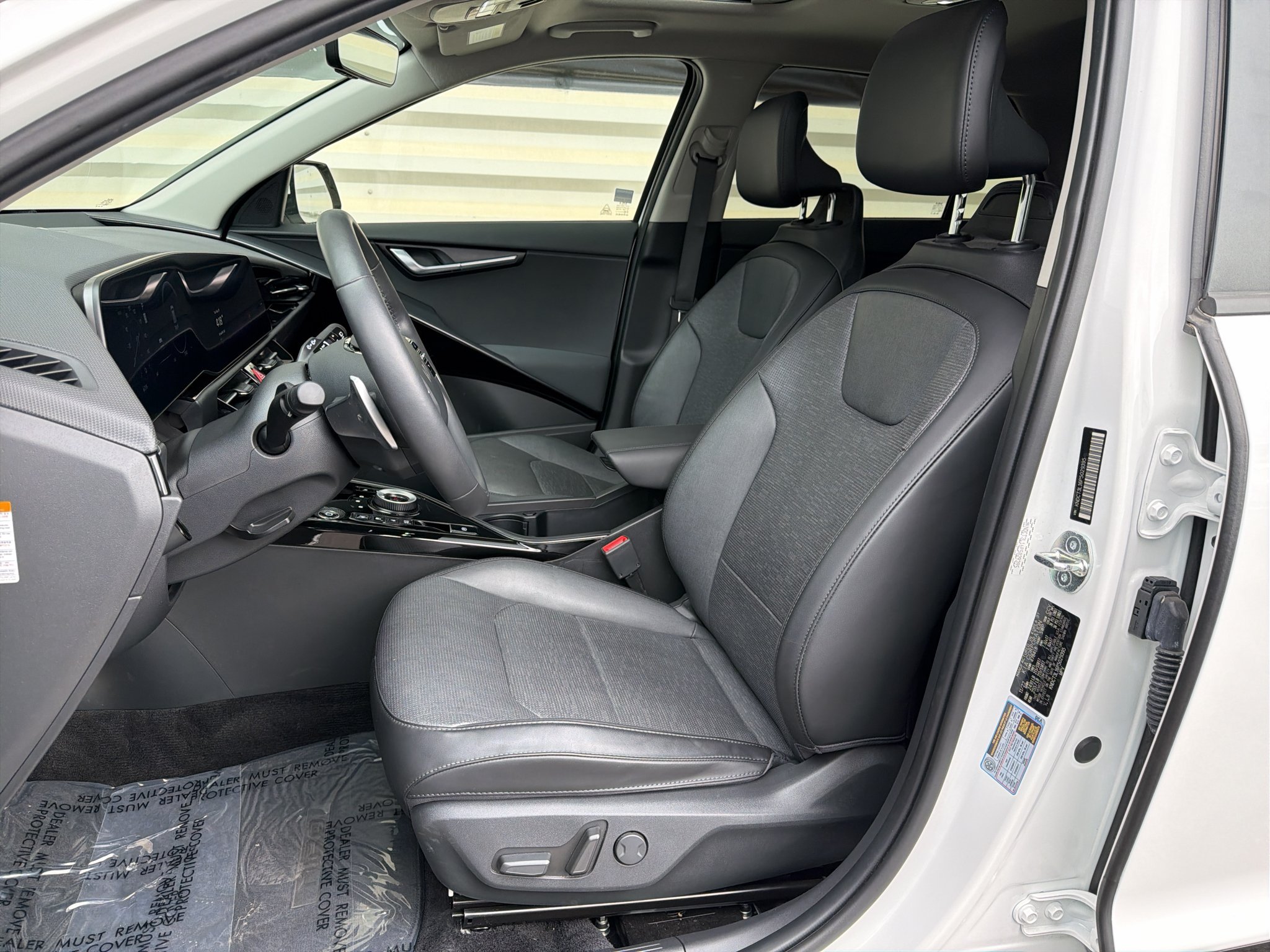 Certified 2023 Kia Niro Wave w/ Wave Preserve Package FWD image 12