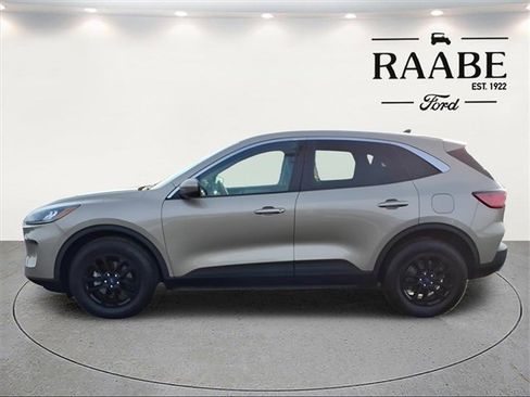 Used 2020 Ford Escape SE image 4