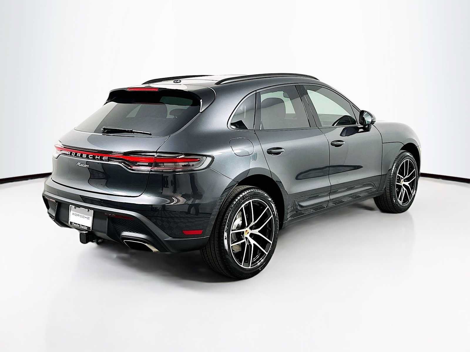 Used 2026 Porsche Macan AWD/4WD image 9