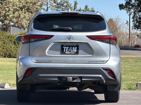 Used 2023 Toyota Highlander Limited image 5