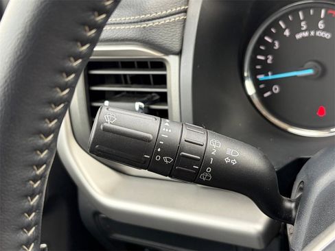 Used 2023 Ford Expedition XLT image 15