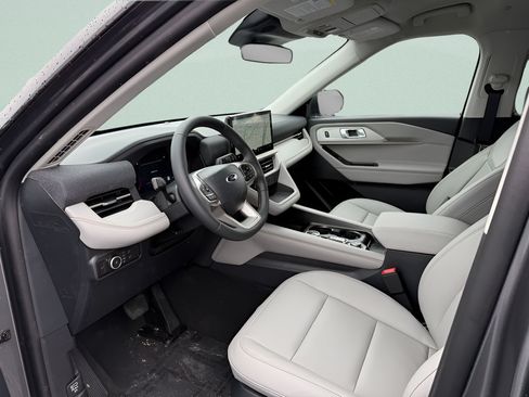 New 2026 Ford Explorer Active w/ Active Comfort Package AWD/4WD image 3