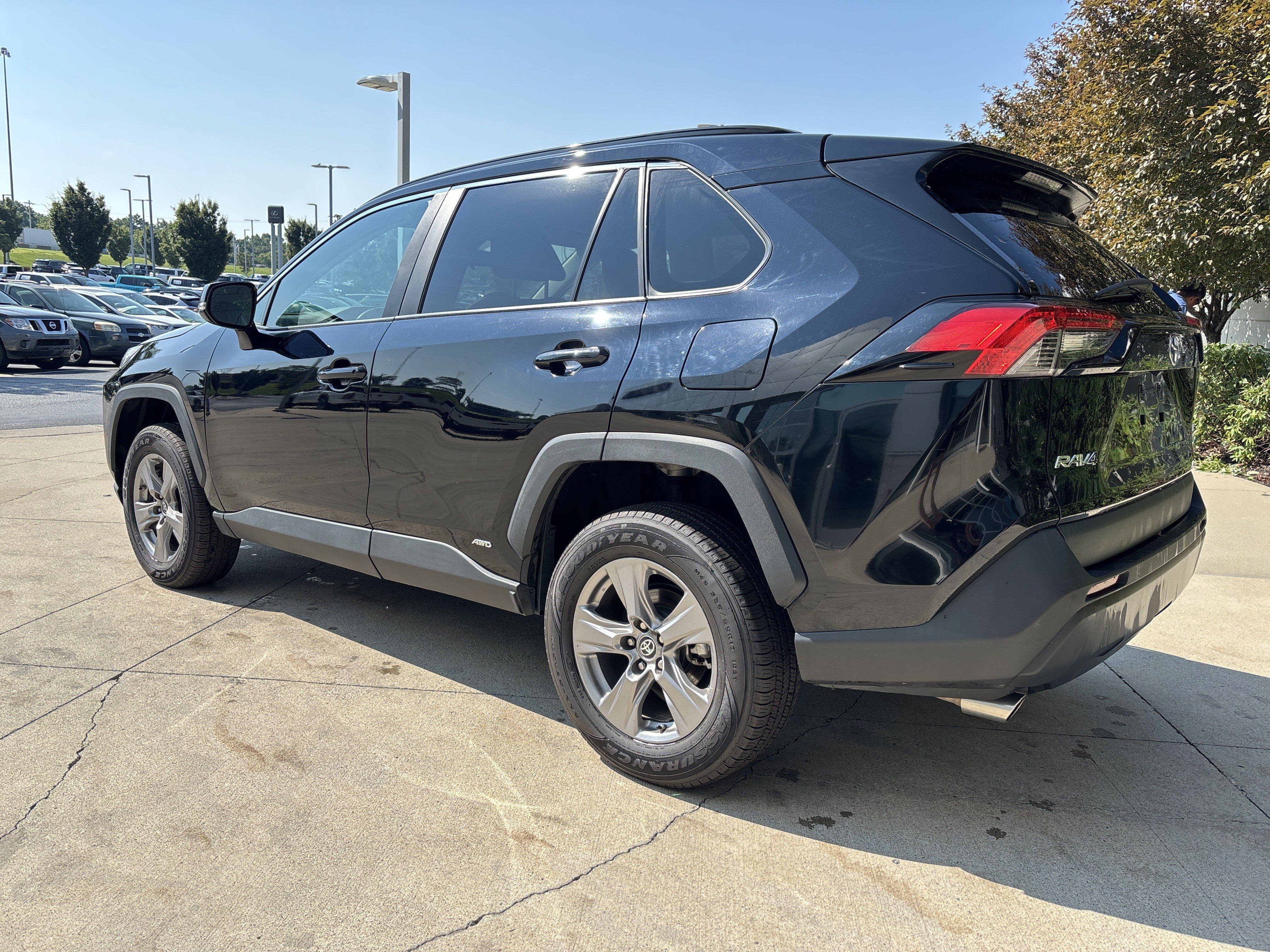 Used 2023 Toyota RAV4 LE AWD/4WD image 7