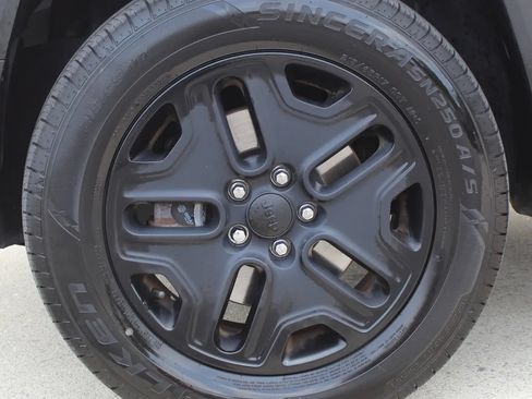 Used 2018 Jeep Renegade Trailhawk AWD/4WD image 9