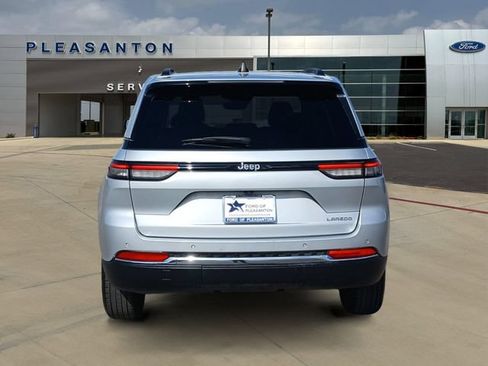 Used 2024 Jeep Grand Cherokee Laredo RWD image 4