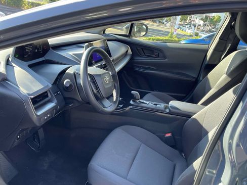 Used 2025 Toyota Prius LE FWD image 9