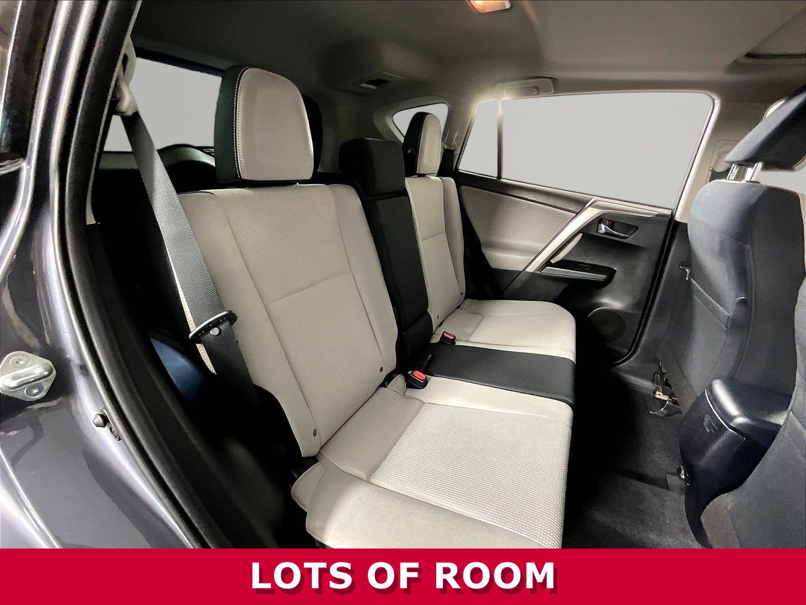 Used 2017 Toyota RAV4 XLE w/ All Weather Liner Package AWD/4WD image 24