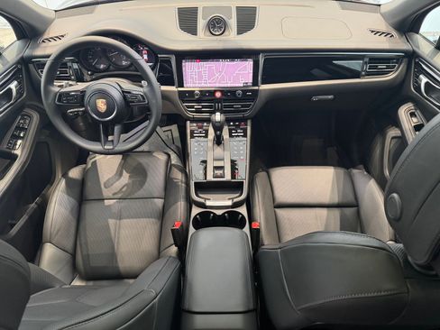 Used 2025 Porsche Macan image 22