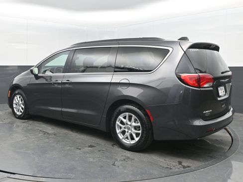 Used 2021 Chrysler Voyager Lxi image 8