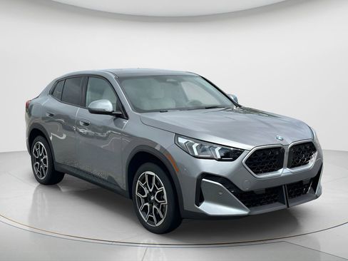 New 2026 BMW X2 xDrive28i w/ Technology Package AWD/4WD image 3