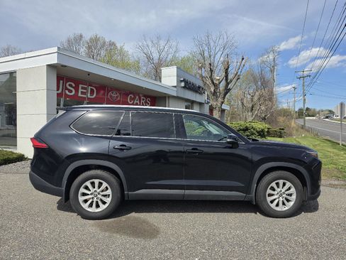 Used 2024 Toyota Grand Highlander XLE AWD/4WD image 2