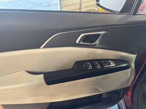 Used 2022 Kia Carnival LX image 15