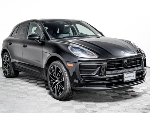 Certified 2026 Porsche Macan AWD/4WD image 8