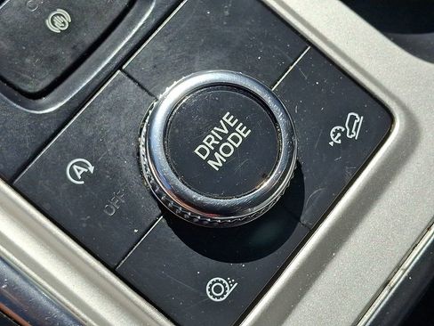 Used 2021 Ford Explorer XLT w/ Equipment Group 202A image 25