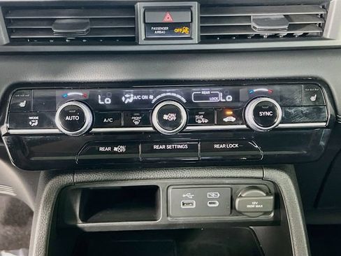 Used 2024 Honda Pilot Touring image 23
