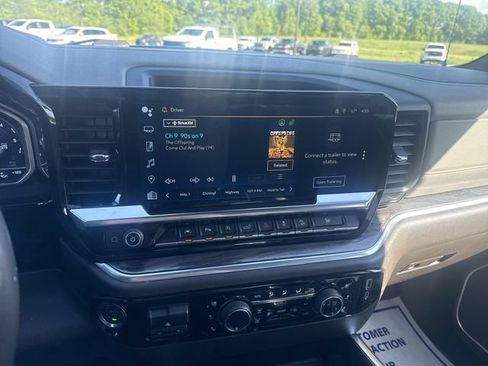 Used 2022 Chevrolet Silverado 1500 LTZ w/ Z71 Off-Road Package AWD/4WD image 13