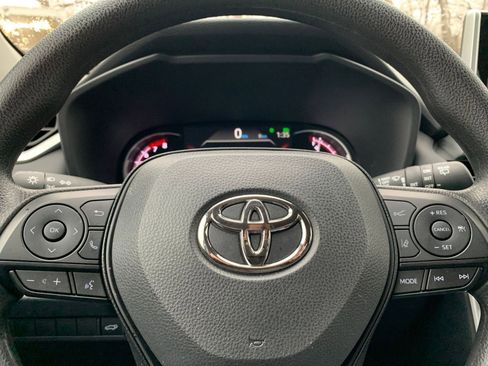 Used 2025 Toyota RAV4 XLE image 28