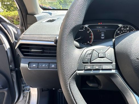 Used 2025 Nissan Altima 2.5 SV FWD image 15