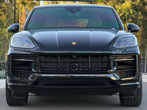 Certified 2025 Porsche Cayenne GTS image 10