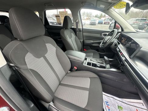Used 2025 Kia Sorento LX image 25