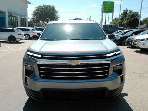 Used 2026 Chevrolet Traverse LT FWD image 3